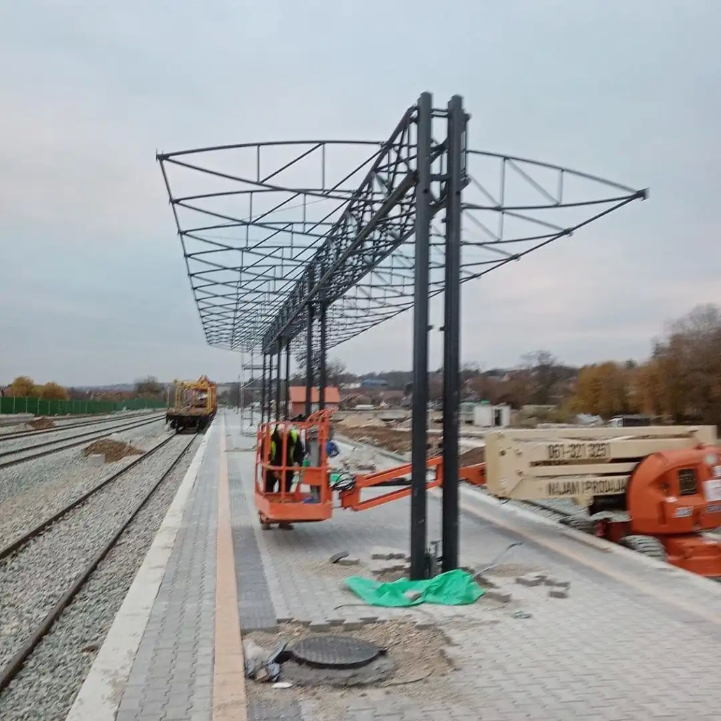 Nadstrešnica železničke stanice u Petrovaradinu